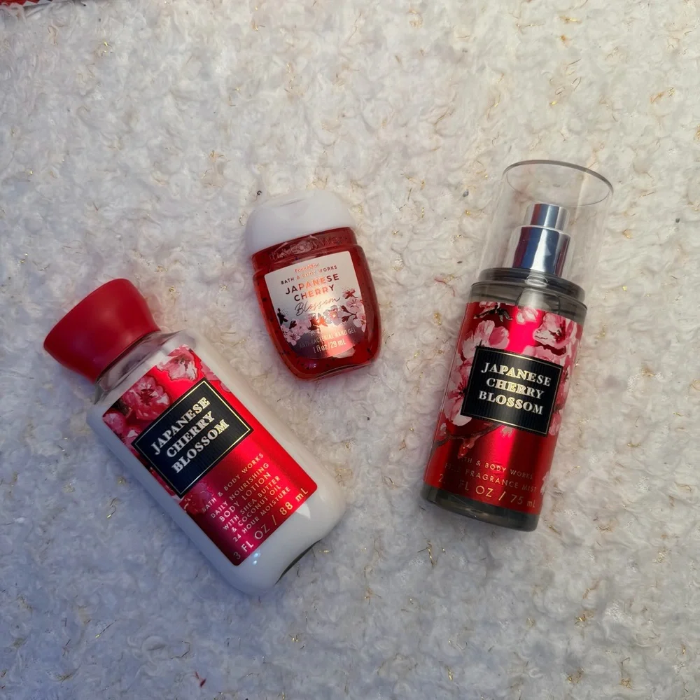 Bath & Body Works Very‎ Merry Cherry Set - Red